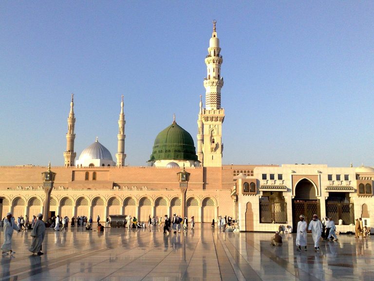 Read more about the article آنحضرت ﷺ کا اعلیٰ و ارفع مقام حضرت مسیح موعودؑ کی تحریرات کی روشنی میں